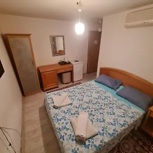 Oda ve Kahvaltı Oezmert Antalya